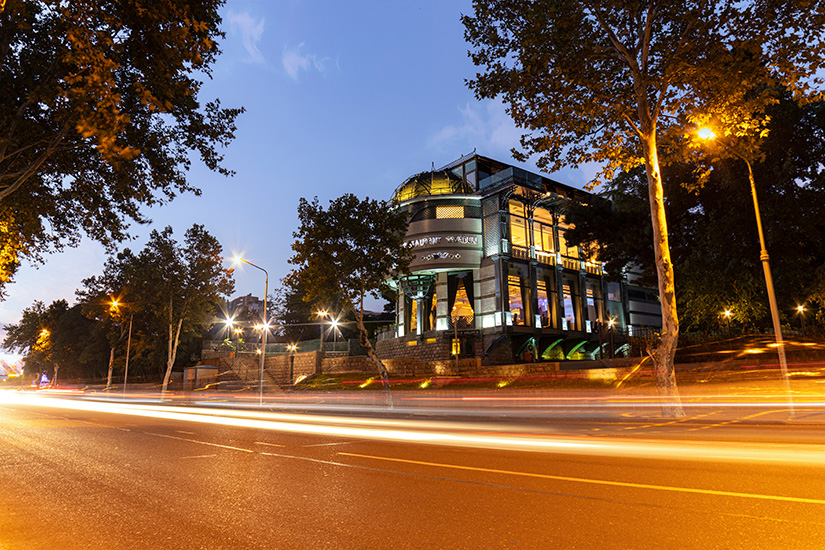 ექსტერიერი - მთავარი დარბაზი